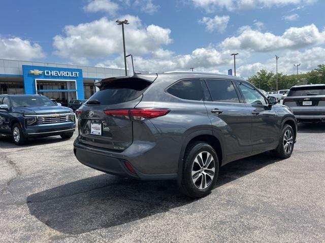 used 2021 Toyota Highlander car, priced at $32,499