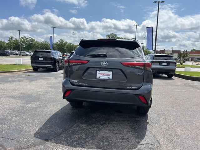 used 2021 Toyota Highlander car, priced at $32,499