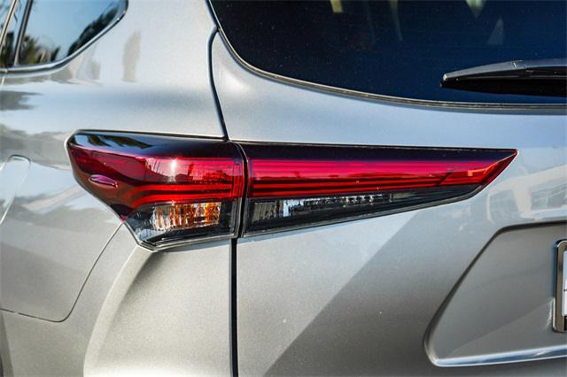 used 2021 Toyota Highlander car, priced at $29,991