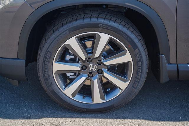 new 2025 Honda Pilot car, priced at $48,950