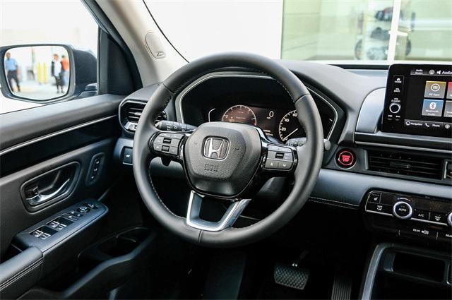 new 2025 Honda Pilot car, priced at $48,950
