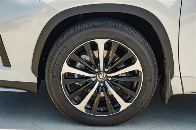 used 2021 Toyota Highlander car, priced at $37,444