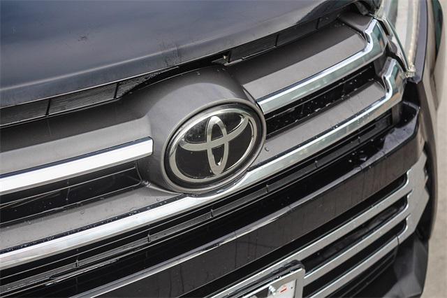 used 2018 Toyota Highlander car, priced at $28,661