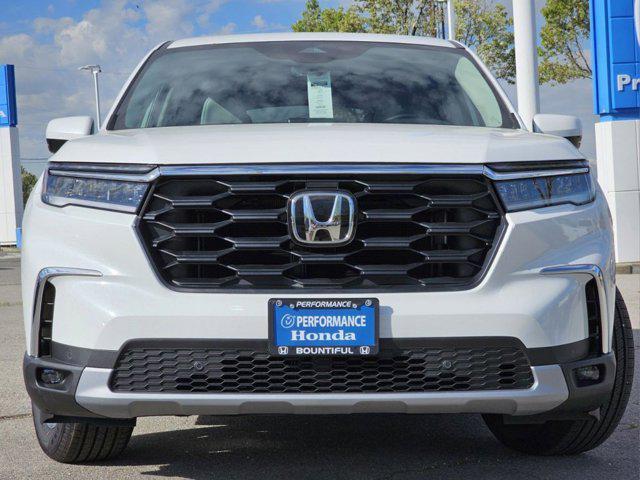 new 2025 Honda Pilot car, priced at $45,239