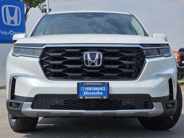 new 2025 Honda Pilot car, priced at $45,370