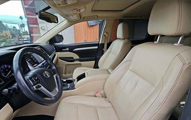 used 2016 Toyota Highlander car, priced at $23,066