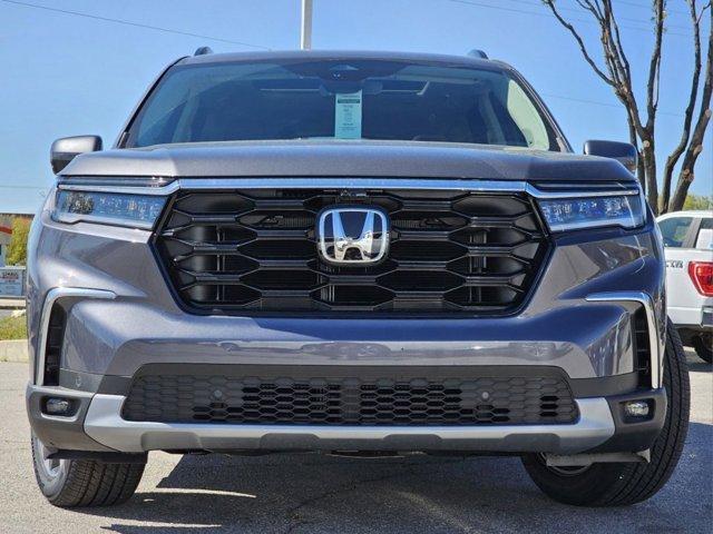 new 2025 Honda Pilot car, priced at $53,186