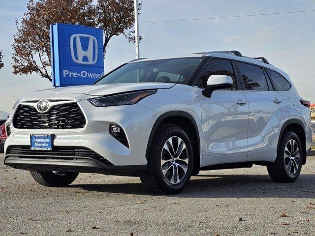 used 2024 Toyota Highlander car, priced at $43,452