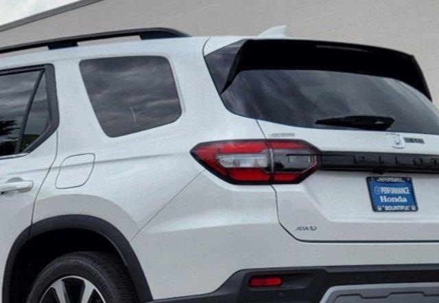new 2025 Honda Pilot car, priced at $52,856