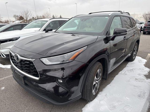 used 2022 Toyota Highlander car, priced at $39,887