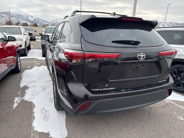 used 2022 Toyota Highlander car, priced at $39,887