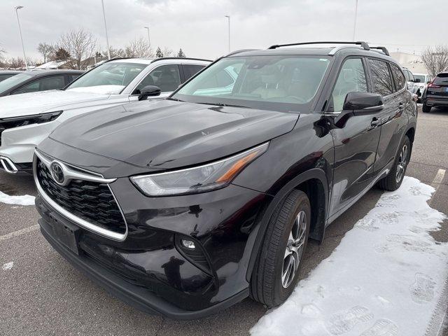 used 2022 Toyota Highlander car, priced at $39,887