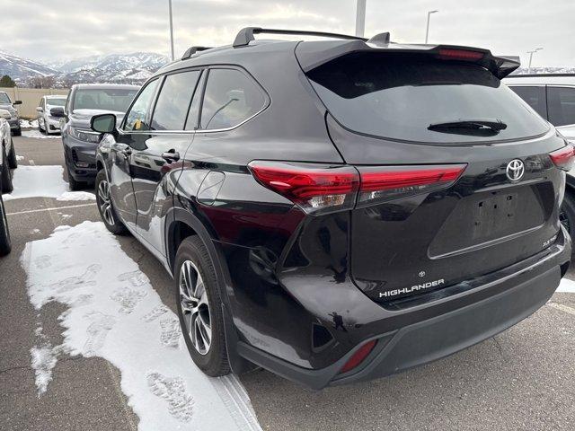 used 2022 Toyota Highlander car, priced at $39,887