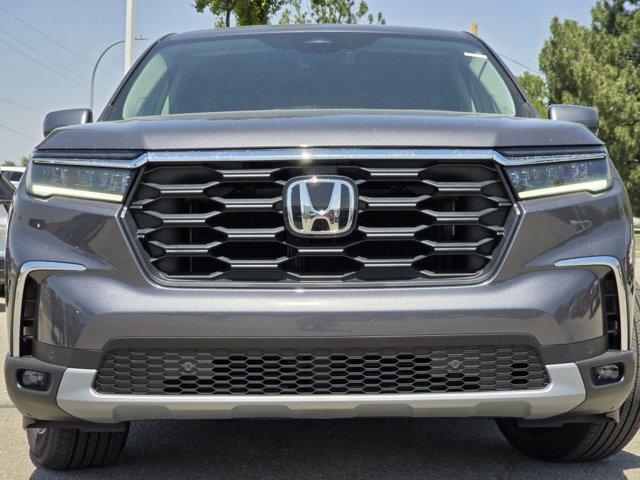 new 2025 Honda Pilot car, priced at $45,397