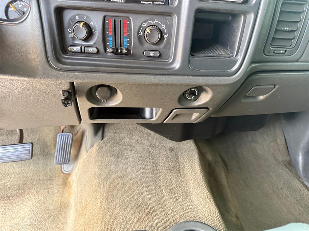 used 2004 Chevrolet Silverado 2500 car, priced at $15,988