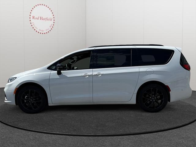 new 2024 Chrysler Pacifica car, priced at $46,700