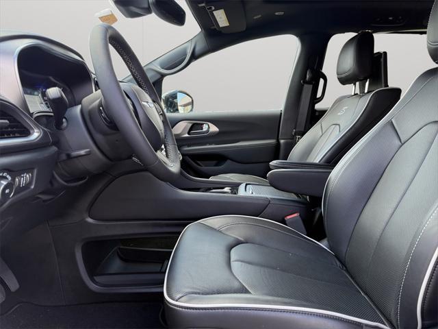 new 2024 Chrysler Pacifica car, priced at $46,700