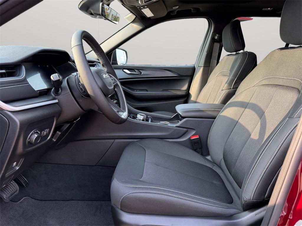 new 2025 Jeep Grand Cherokee car, priced at $38,045
