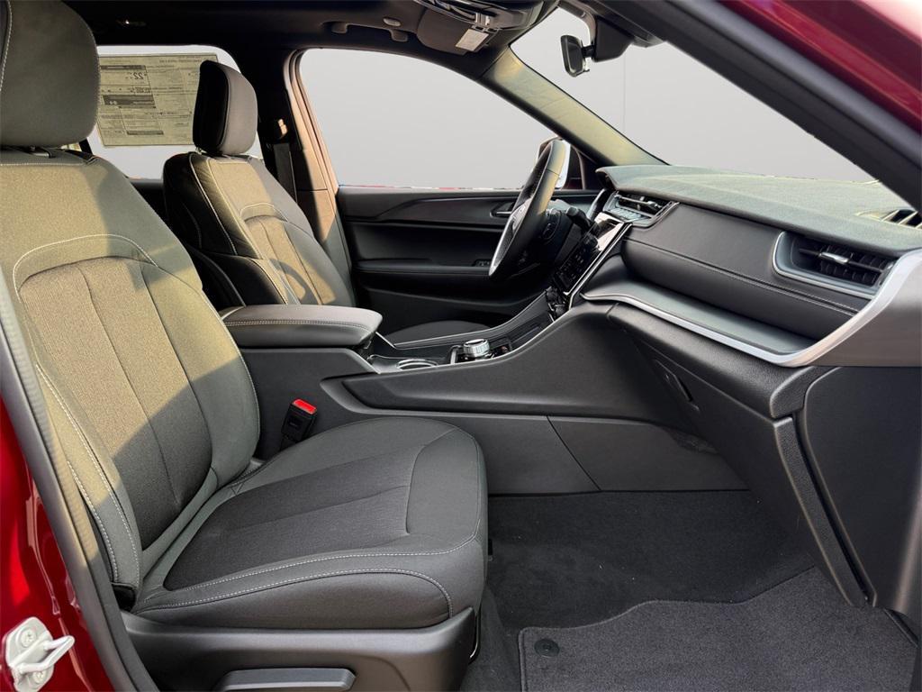 new 2025 Jeep Grand Cherokee car, priced at $38,045