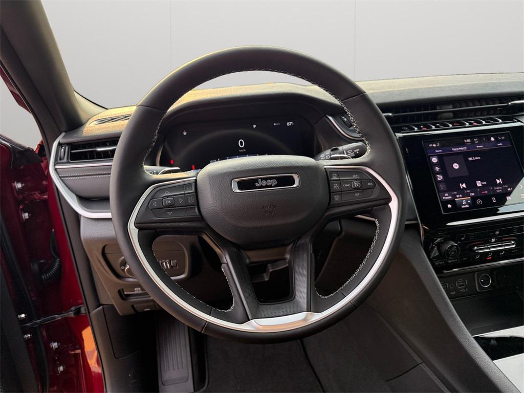 new 2025 Jeep Grand Cherokee car, priced at $38,045