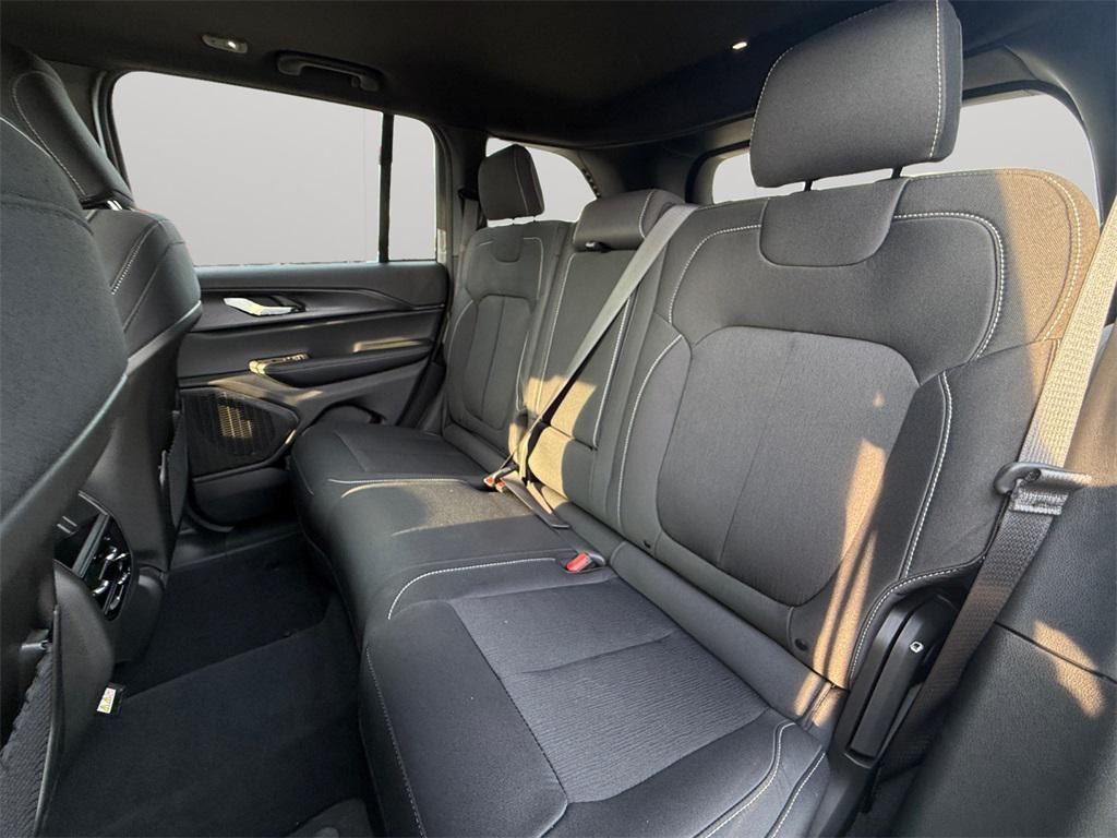 new 2025 Jeep Grand Cherokee car, priced at $38,045