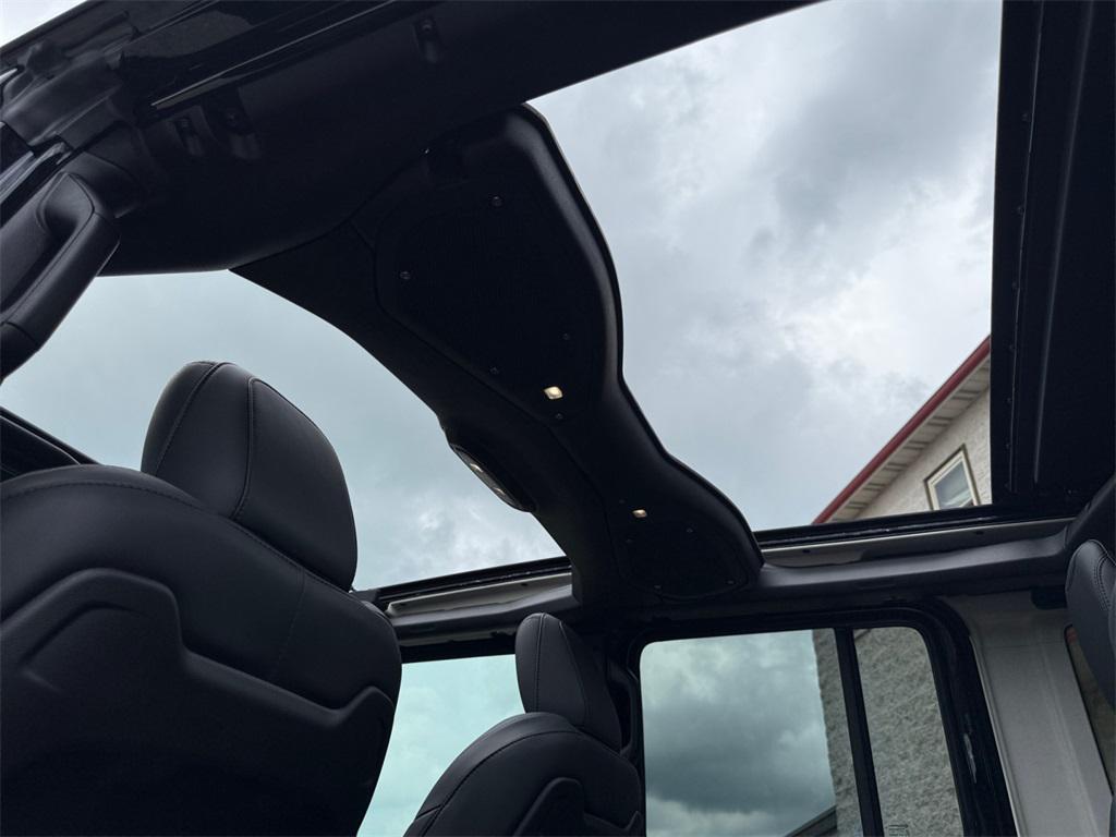 new 2025 Jeep Wrangler car, priced at $61,128