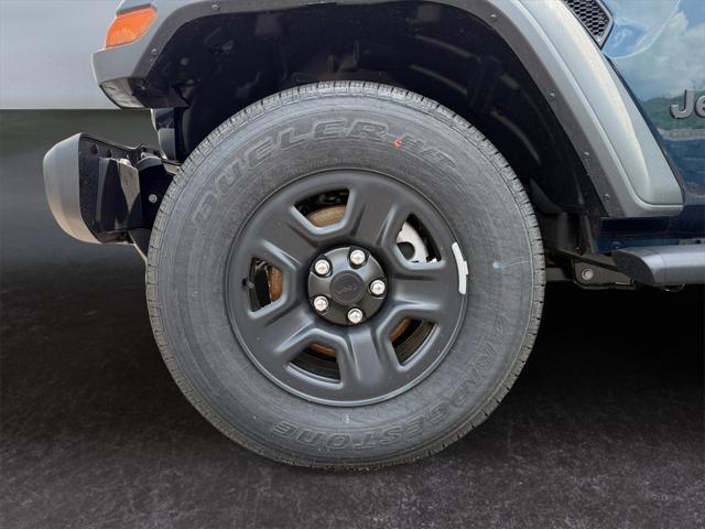 new 2025 Jeep Gladiator car, priced at $39,395