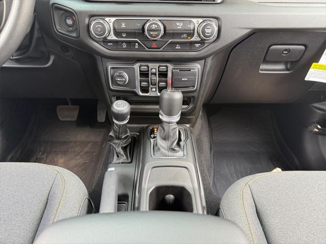 new 2025 Jeep Gladiator car, priced at $39,395