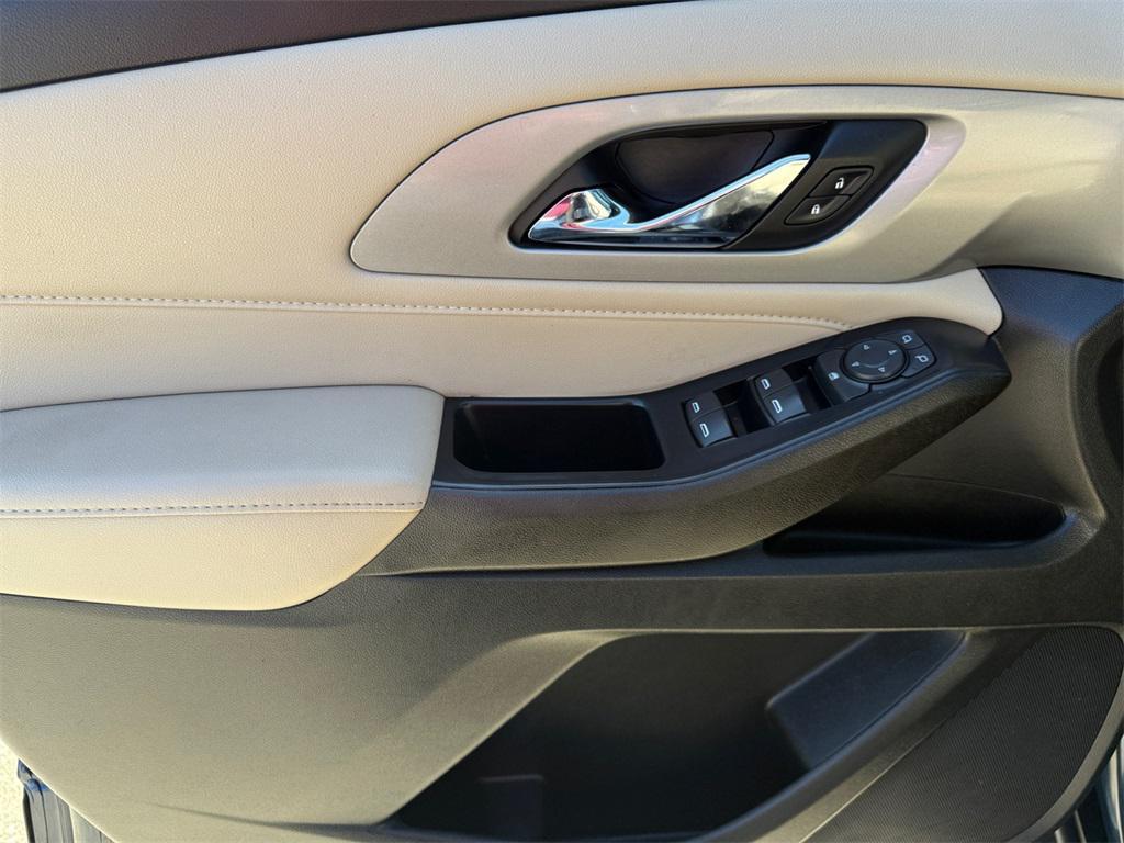 used 2022 Chevrolet Traverse car, priced at $25,488