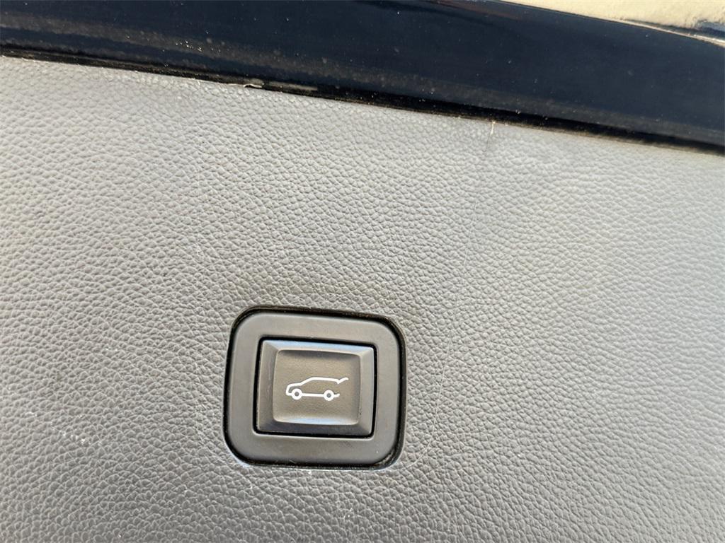 used 2020 Chevrolet Traverse car, priced at $27,988