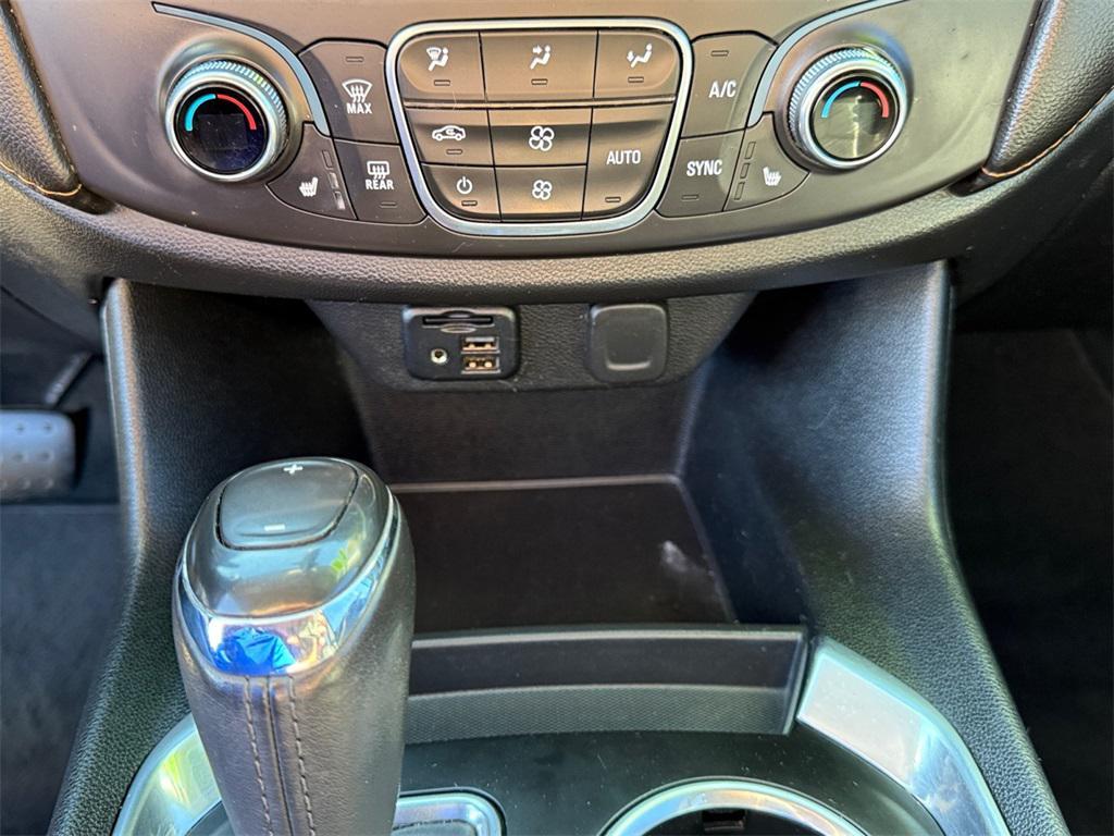 used 2020 Chevrolet Traverse car, priced at $27,988