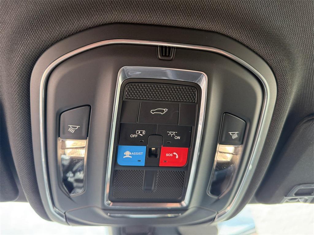 new 2025 Jeep Grand Cherokee car, priced at $38,710