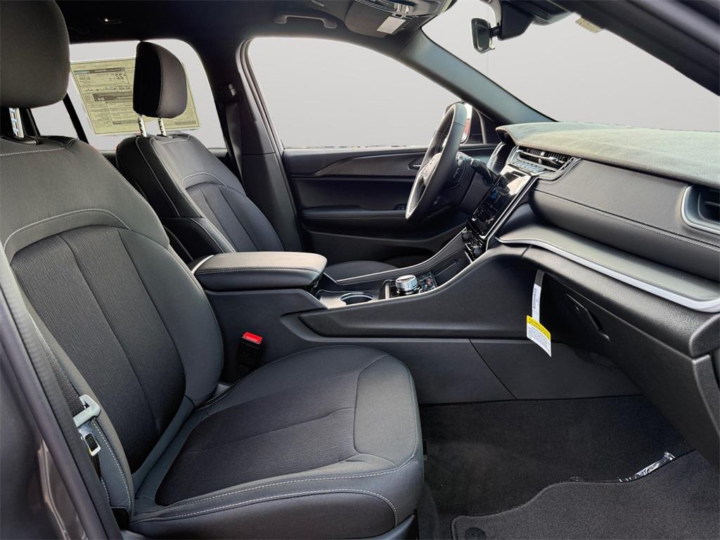 new 2025 Jeep Grand Cherokee car, priced at $38,710