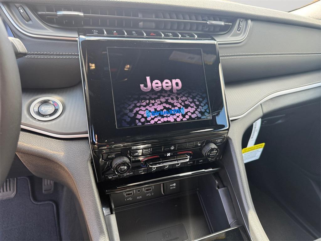new 2025 Jeep Grand Cherokee car, priced at $38,390