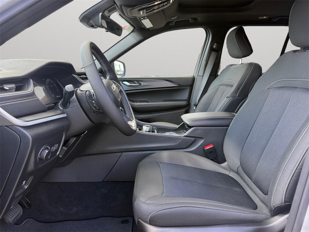 new 2025 Jeep Grand Cherokee car, priced at $38,390