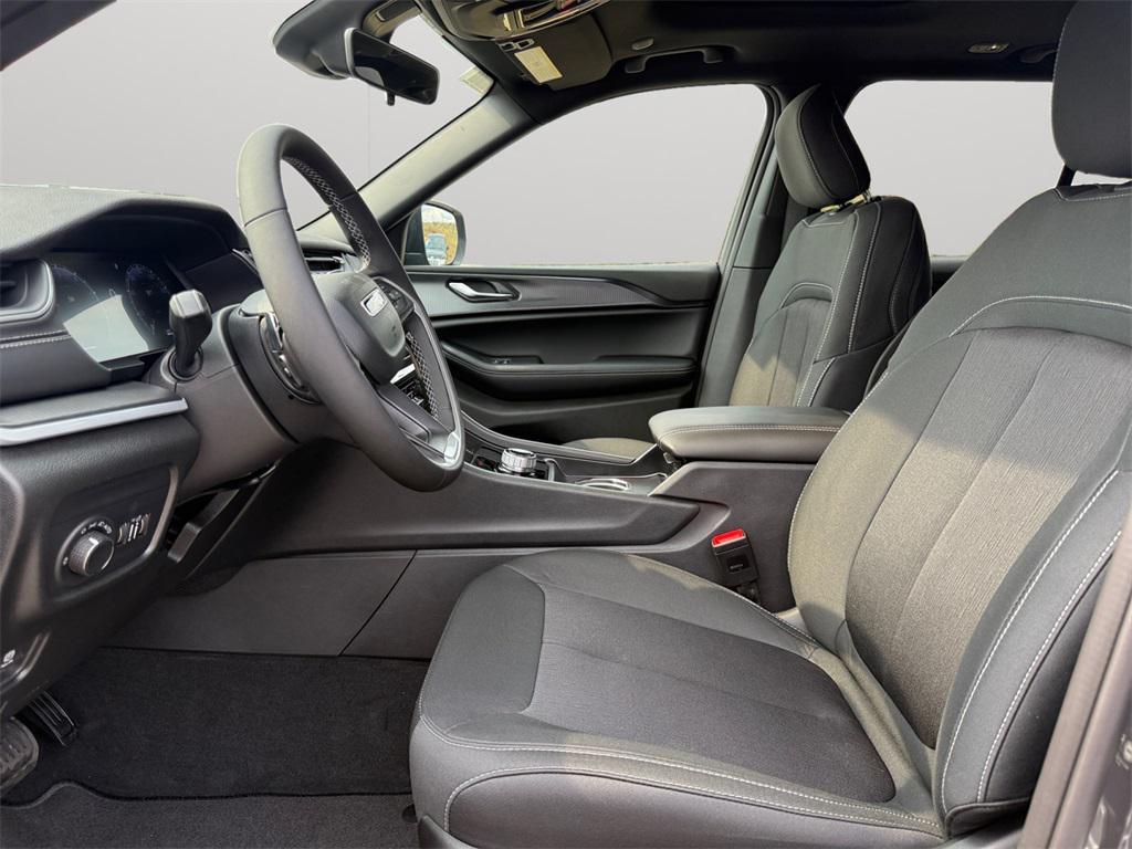 new 2025 Jeep Grand Cherokee car, priced at $37,545