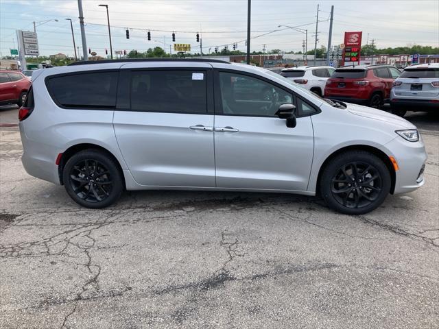 new 2024 Chrysler Pacifica car, priced at $48,535