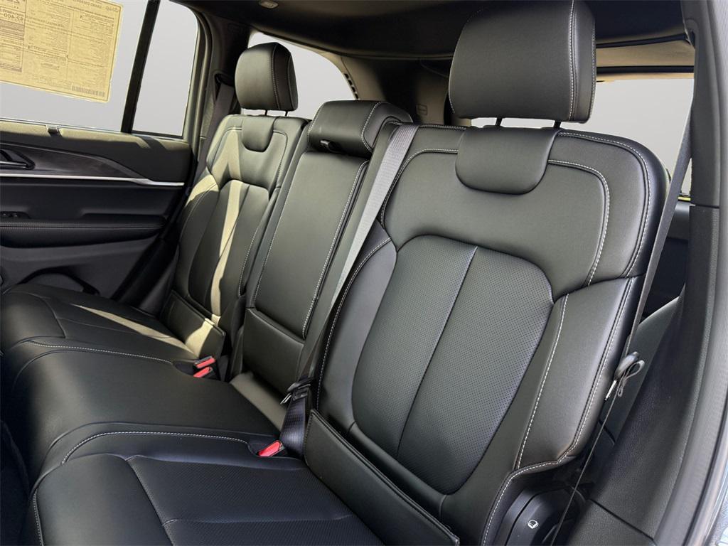 new 2025 Jeep Grand Cherokee car, priced at $46,675