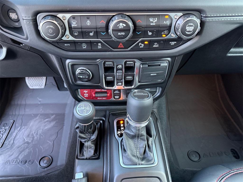new 2025 Jeep Gladiator car, priced at $51,056