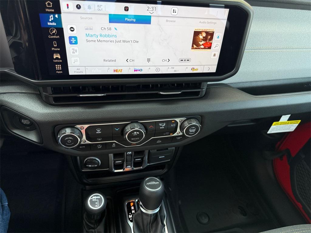 new 2025 Jeep Gladiator car, priced at $37,806
