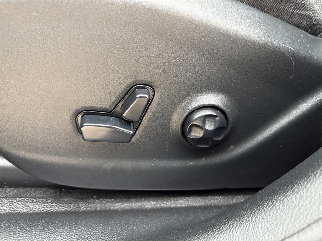 used 2020 Jeep Cherokee car, priced at $18,788