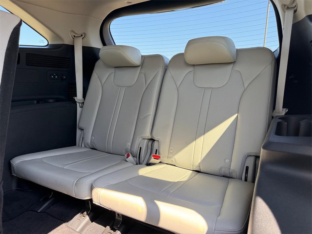 used 2023 Kia Sorento car, priced at $27,688