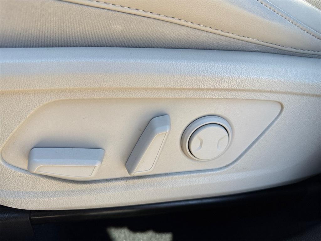 used 2023 Kia Sorento car, priced at $27,688