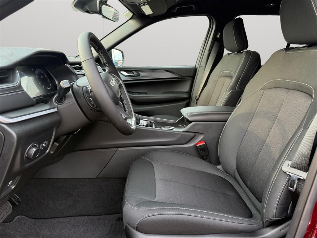 new 2025 Jeep Grand Cherokee car, priced at $38,091