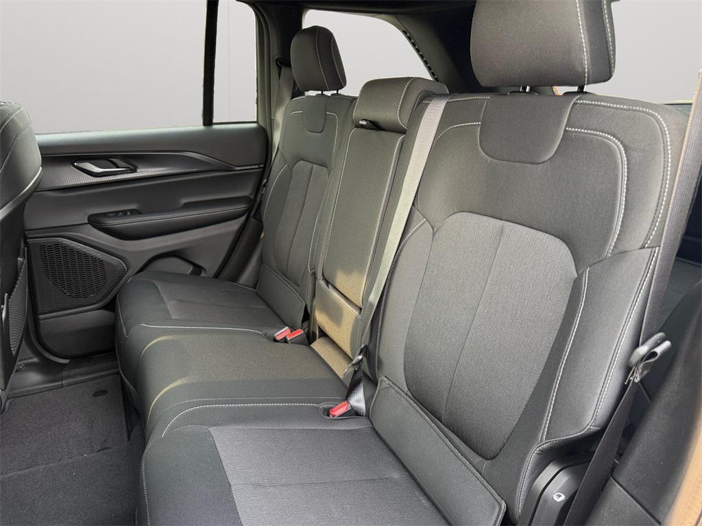 new 2025 Jeep Grand Cherokee car, priced at $38,091