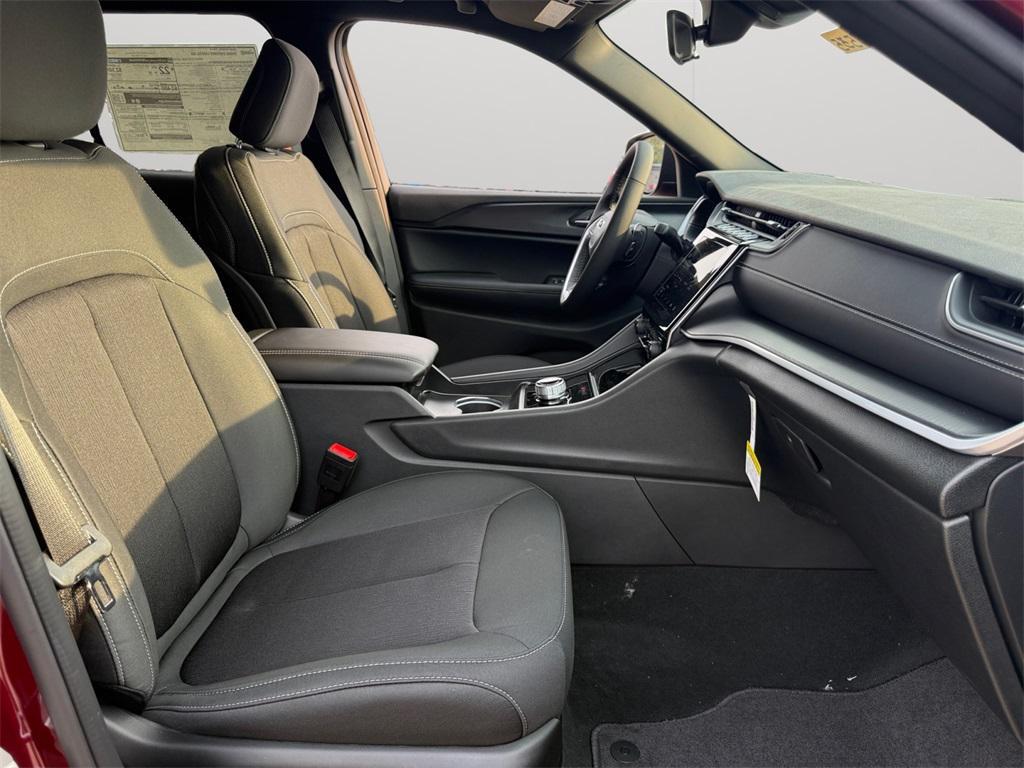new 2025 Jeep Grand Cherokee car, priced at $38,091