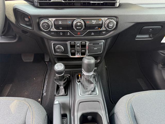 new 2025 Jeep Gladiator car, priced at $41,612