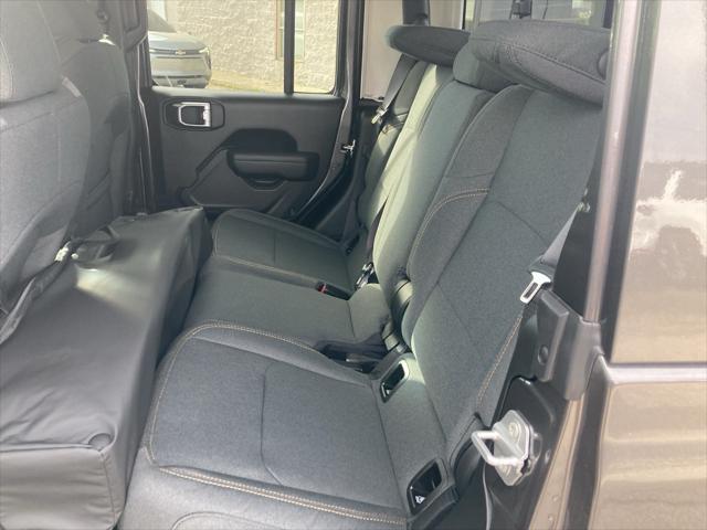 new 2025 Jeep Gladiator car, priced at $41,612