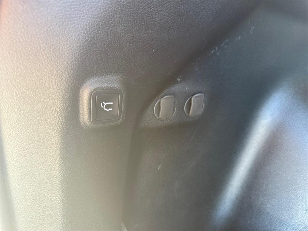 used 2023 Jeep Cherokee car, priced at $23,688