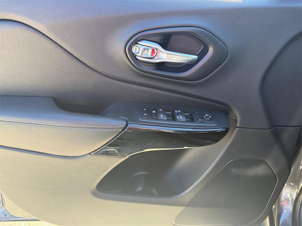 used 2023 Jeep Cherokee car, priced at $23,688